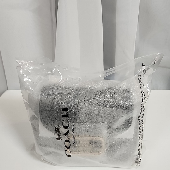 NWT Coach Morgan Card Case On A Chain - Picture 7 of 13